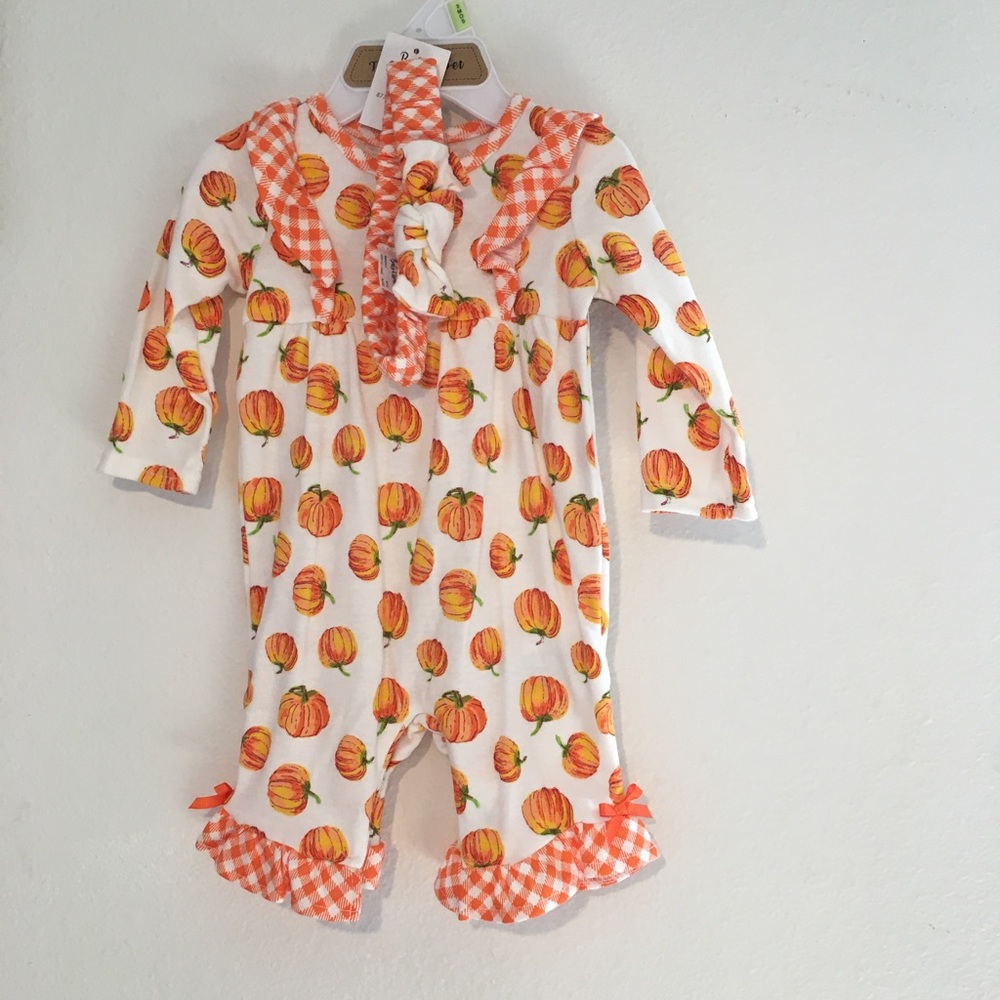 Baby Essentials 2 Piece Pumpkin Set. 3M. NWT